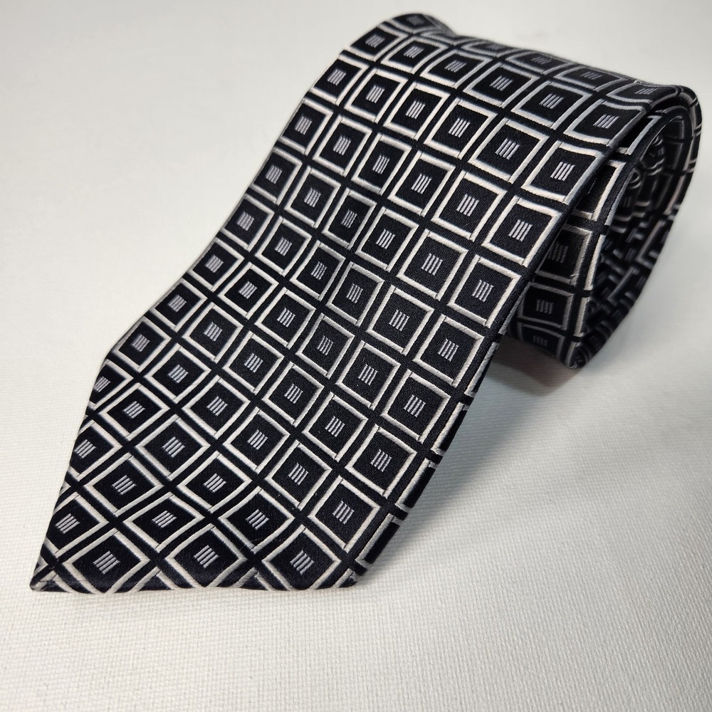 BCBG Attitude Mens Necktie‎ 100% Imported Silk Black & Gray Geometric  59"